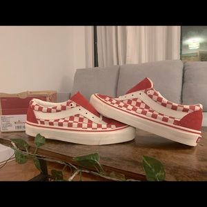 SIZE 10- VANS BOLD NI RED CHECKERBOARD